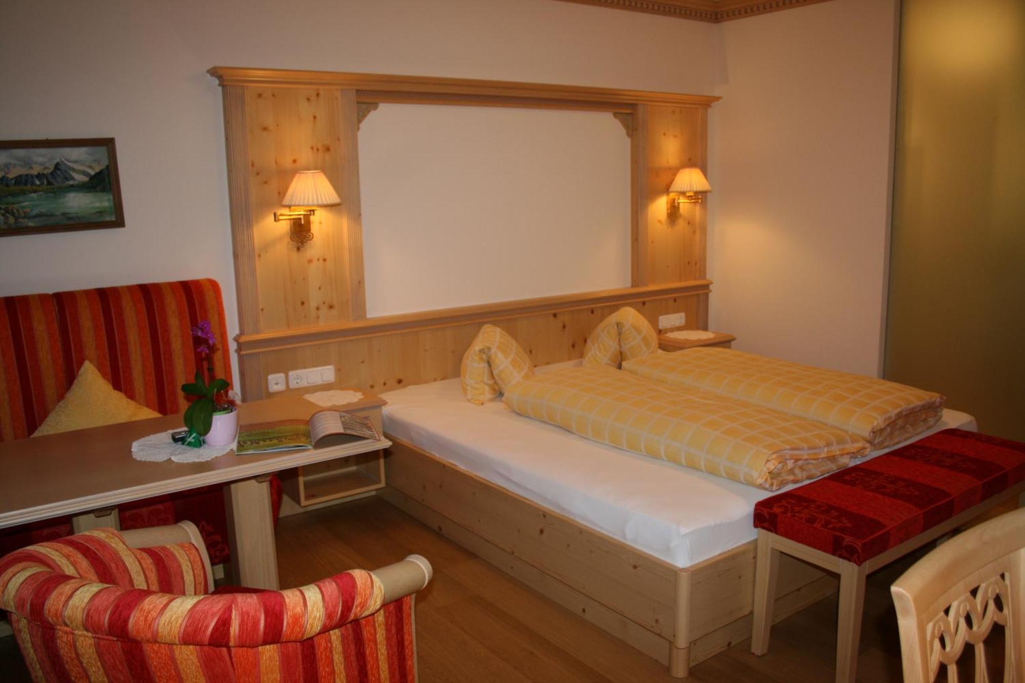 Hotel Schoene Aussicht คาร์ทิทช์ ภายนอก รูปภาพ