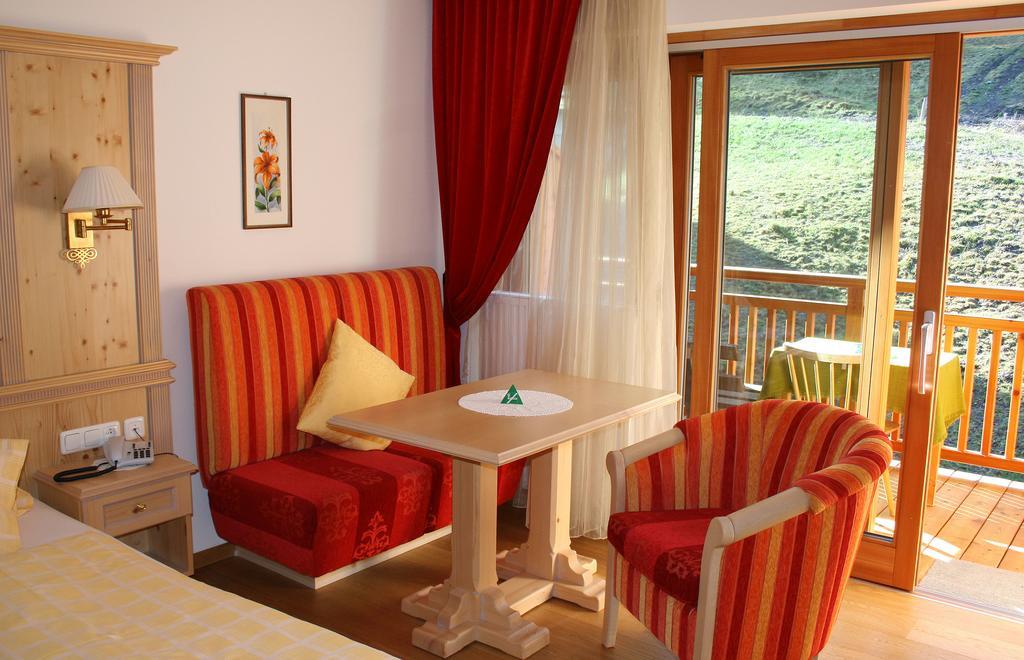 Hotel Schoene Aussicht คาร์ทิทช์ ภายนอก รูปภาพ