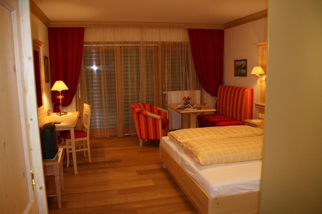 Hotel Schoene Aussicht คาร์ทิทช์ ภายนอก รูปภาพ